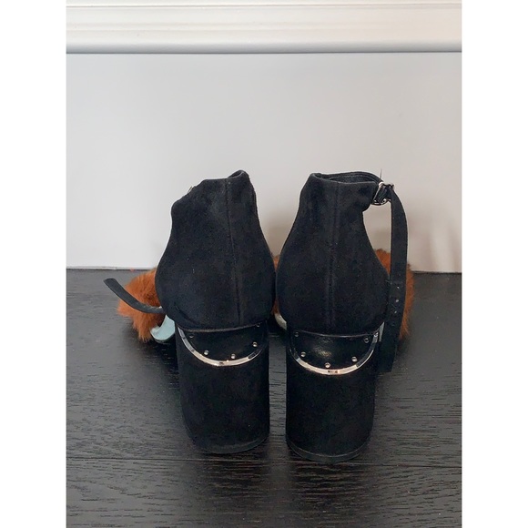 ALEXANDER WANG
ABBY SUEDE AND FUR SANDALS - Picture 6 of 7